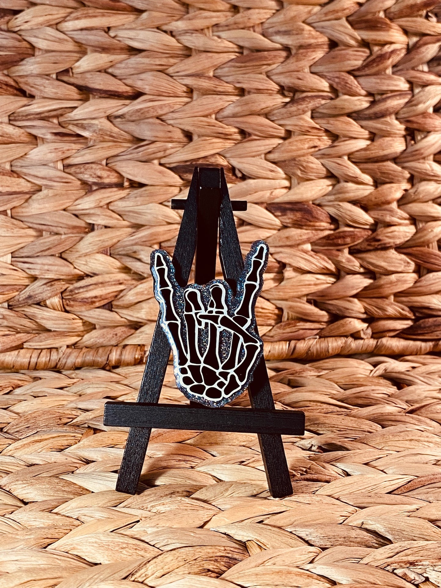 Rock on skeleton